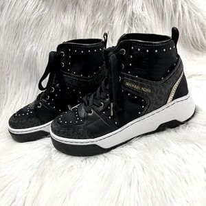 LIKE NEW MICHAEL KORS SNEAKERS 👟